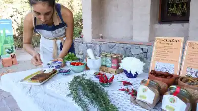 Pueblo Perdido abre todo el finde largo: adentro, un taller de máscaras ancestrales y una ceremonia que no se repite