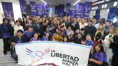 Karina Milei aterrizó en Salta y la foto que buscaban los libertarios no se dio: quiénes la esperaron