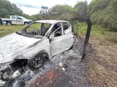 Hallaron un auto quemado en Posadas y adentro apareció algo que nadie esperaba
