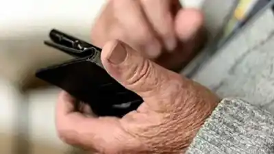 Le dijo que era su primo y que necesitaba pagar una grúa: la transferencia que la dejó en shock