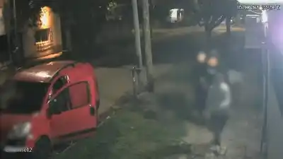Lo esperaron con la puerta abierta y en 30 segundos le vaciaron la camioneta