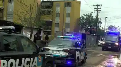Ocho balazos en una casa abandonada de Rosario: el dato que apareció adentro