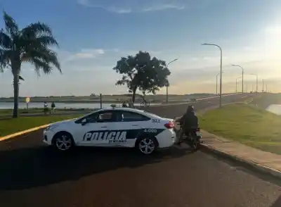 La vieron flotando en el arroyo y dieron aviso: lo que pasó después con la mujer