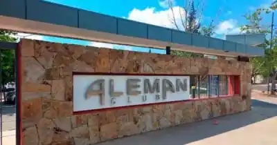Un rito de iniciación en un club deportivo terminó con diez imputadas por un delito grave