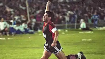 Newell's recibió al más grande y Diego dejó una noche para la historia