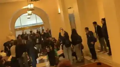 La Justicia falló a favor de los estudiantes, pero el Gobierno no responde: la sentada que nadie esperaba
