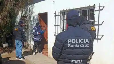 Irrupción policial en una casa de Puerto Deseado: se llevaron un celular que ahora revisa la Justicia