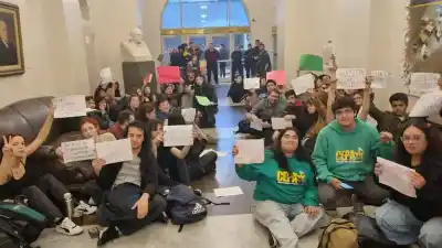 Fueron a reclamar por la ley universitaria y terminaron desalojados a gases en pleno Recoleta