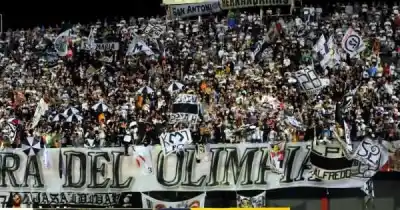 Un grupo de hinchas paraguayos fue detenido en la frontera por una maniobra que no esperaban