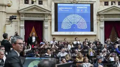 Milei convocó a sus aliados a una reunión de urgencia: qué se cocinó adentro para frenar el golpe en Diputados