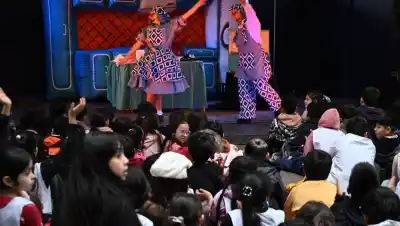 El cocinero que nunca llega: el show que despertó a los chicos de Bariloche