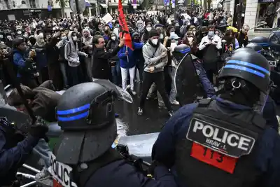 Las protestas estudiantiles en Francia prenden fuego los liceos: el dato que desvela a Macron