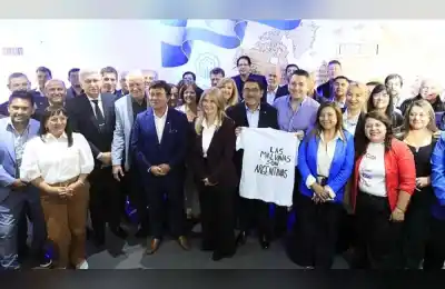 Perez puso a Río Grande al frente de la pelea por Malvinas y los intendentes del país lo respaldaron