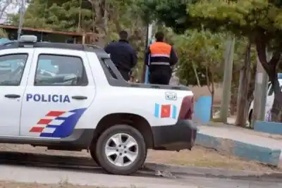 Fue a hacer un trámite al jardín y la directora terminó llamando a la policía
