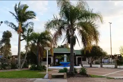 Una turista se metía en las termas de Federación y no imaginó lo que harían dos adolescentes