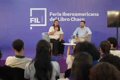 Los chicos coparon la Feria del Libro y la Legislatura les habló de un peligro que no ven