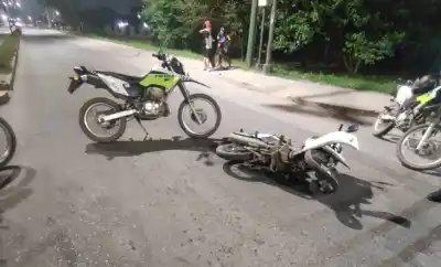 Alderetes: chocó con un auto en la Eva Perón y terminó internado en el Padilla