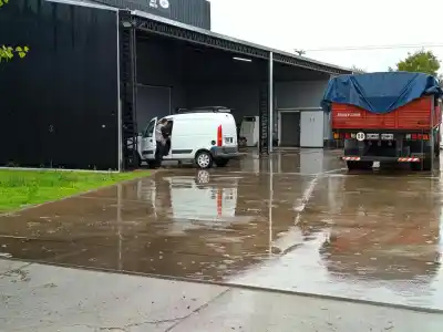 Entraron a la Distribuidora San Bautista, pero antes de la caja fuerte hicieron algo que los dejó sin testigos