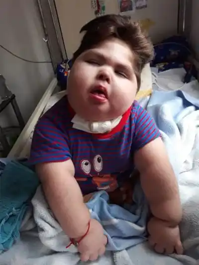 Un nene electrodependiente murió tras un año sin luz: su mamá logró un fallo inédito en Misiones