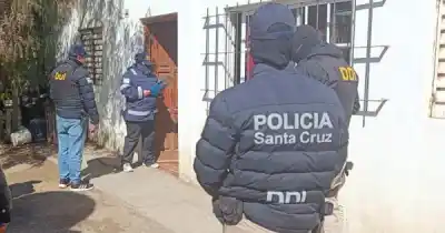 Allanaron una casa en Puerto Deseado por material sexual: qué encontraron adentro