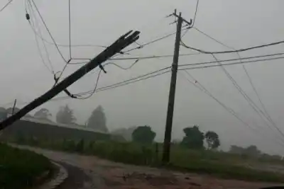 El temporal dejó barrios a oscuras en Corrientes y varias localidades sin luz