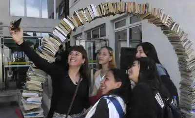 Santa Rosa se llena de libros: dos nombres que conmueven y una feria que ya arrancó