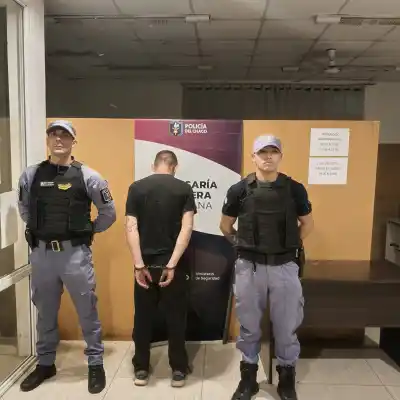 Lo pararon en un control de rutina en Fontana y el sistema lo delató