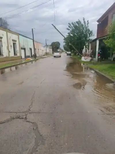 El temporal que azotó Curuzú Cuatiá dejó un tendal de destrozos y un blanco inesperado