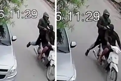 Le arrebataron la cartera en la puerta de su casa y ahora su familia ruega por un objeto clave
