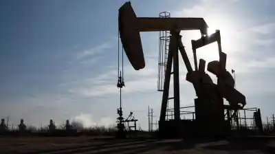 El petróleo volvió a picar en US$105 y ya se siente en el bolsillo argentino