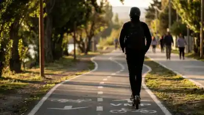 Andar en monopatín eléctrico por Viedma ya no es lo mismo: las cuatro faltas que te lo pueden retener