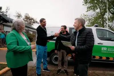 Frigerio llevó una ambulancia 0 km a Ibicuy y un vehículo clave a Paranacito