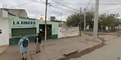 Hicieron un boquete para entrar a una sanguchería de Metán: se llevaron hasta la comida y usaron las mochilas de las nietas de la dueña