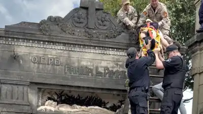 Escapó de la comisaría, se escondió en un cementerio y la policía no podía creer dónde lo encontró