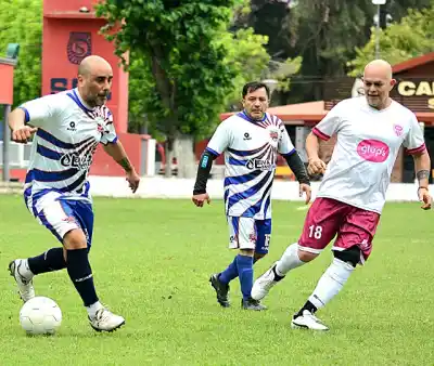 36 goles, un solo empate y 8 expulsados: la fecha que sacudió la Liga Comercial
