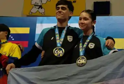 Dos jóvenes karatecas se preparan para una cita continental: lo que llevan en su mochila deportiva