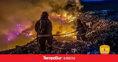 El fuego avanzaba en el Vaciadero y los bomberos tomaron una decisión clave para frenarlo