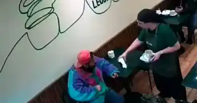 Un cliente se negó a pagar en un bar y su reacción dejó a todos en shock