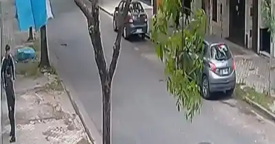 Le robaron las dos motos con las que trabajaba: el video muestra el método que usaron