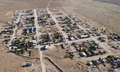 Gastre sigue bajo el agua: piden no viajar por los caminos rurales y hay vuelcos en la zona