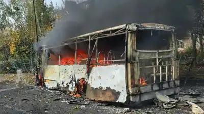 Dos colectivos, una bomba y una ruta sembrada de cuerpos: el ataque que paralizó a Kramatorsk