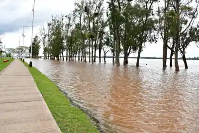 El río Uruguay no da tregua: la marca que encendió las alarmas en la costa correntina