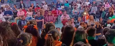 Villa Dolores: más de 20 escuelas coparon el escenario en una noche de puro talento estudiantil