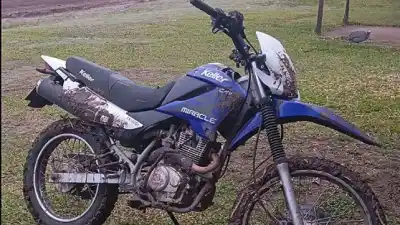 Motociclista despistó en un camino vecinal de Colón y terminó con una lesión grave