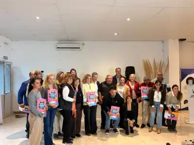 El intendente de Alvear anunció un plan para las plazas y lo que recibieron 16 vecinos