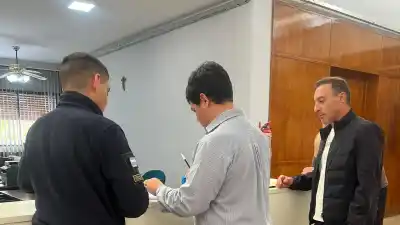 Un empleado municipal de Calingasta cobraba tributos en su cuenta personal: la Justicia allanó la comuna