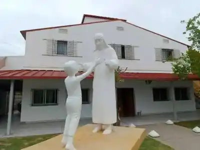Dos adolescentes fueron atacadas con un arma blanca mientras caminaban a clases