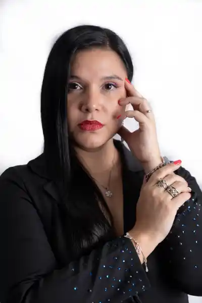 Melina Cabocota llega a Santiago con una agenda que toca los patios más emblemáticos