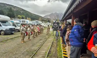 Llegaron de cinco países en motorhome y Esquel los recibió con un clásico de la Patagonia