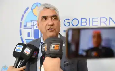 Economistas cuestionan el gasto provincial y el ministro responde con una defensa contundente